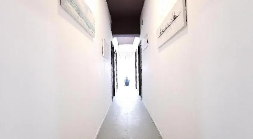 Oyo 89398 Doorbellz Otel Kota Kinabalu 2*,  Malezya