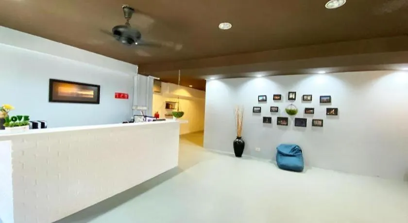 Oyo 89398 Doorbellz Otel Kota Kinabalu Malezya